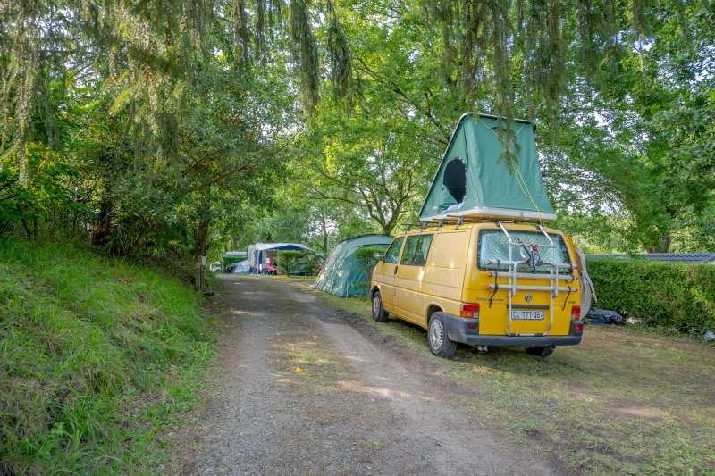 van emplacement camping pays basque