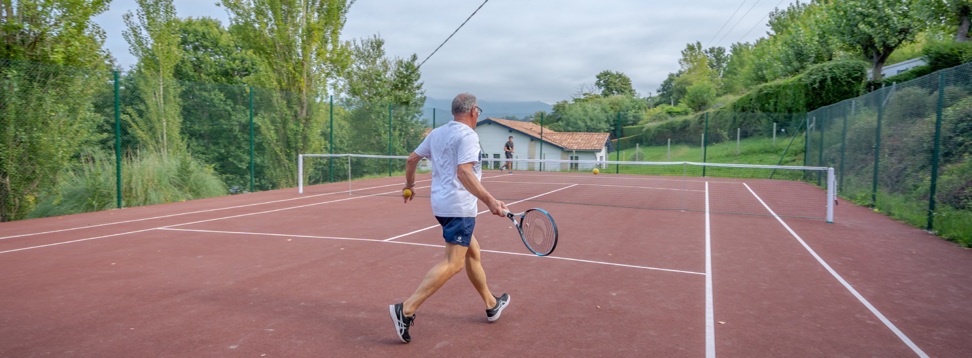 tennis camping sport pays basque